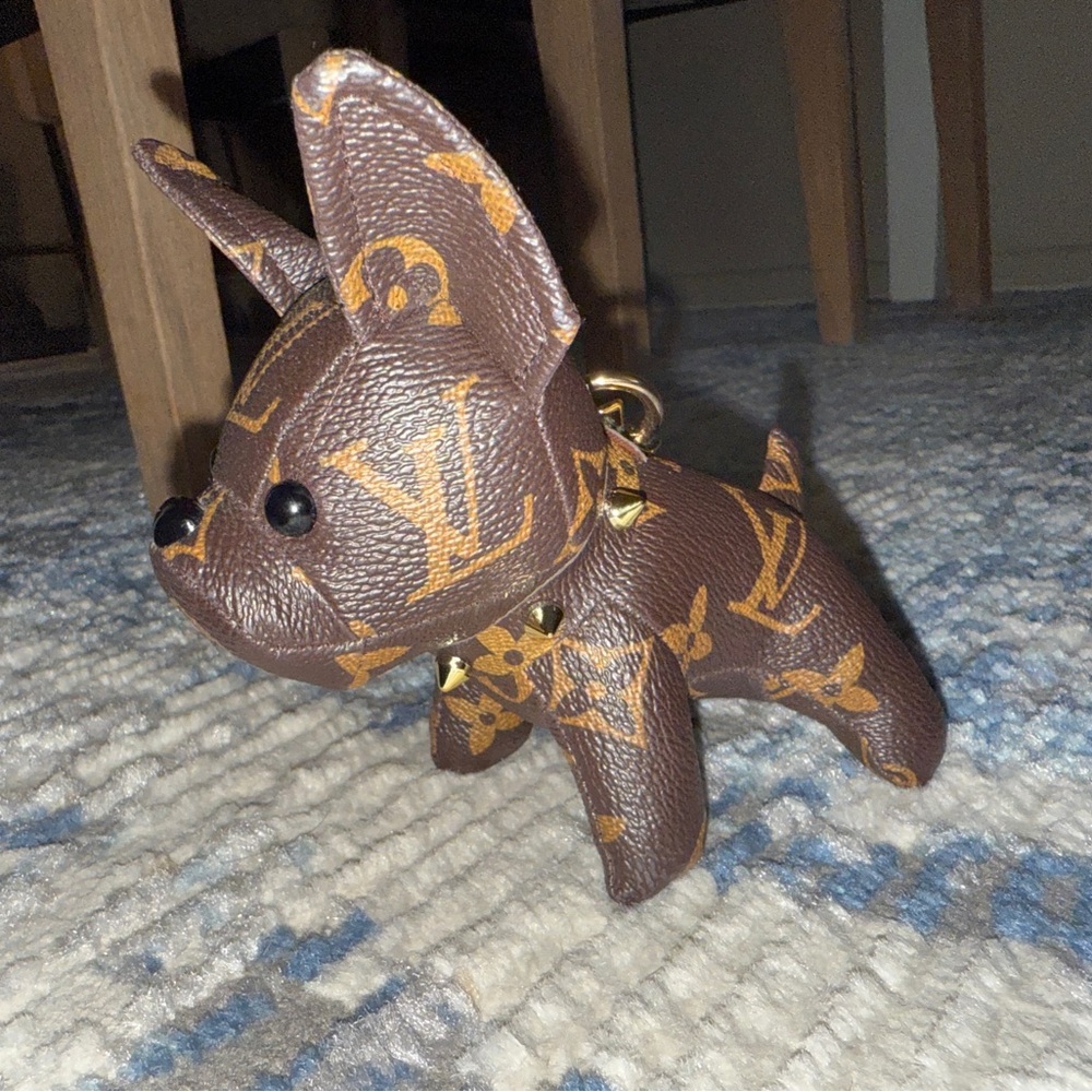 LV Monogram dog charm. - Picture 5 of 6